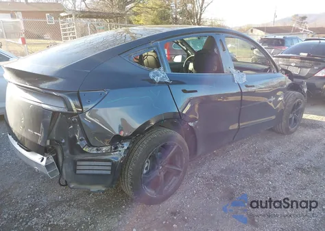 2026 Tesla Model Y Long Range Launch Series/Premium All-Wheel Drive z USA, uszkodzony, nr VIN 7SAYGDEE8TA460619